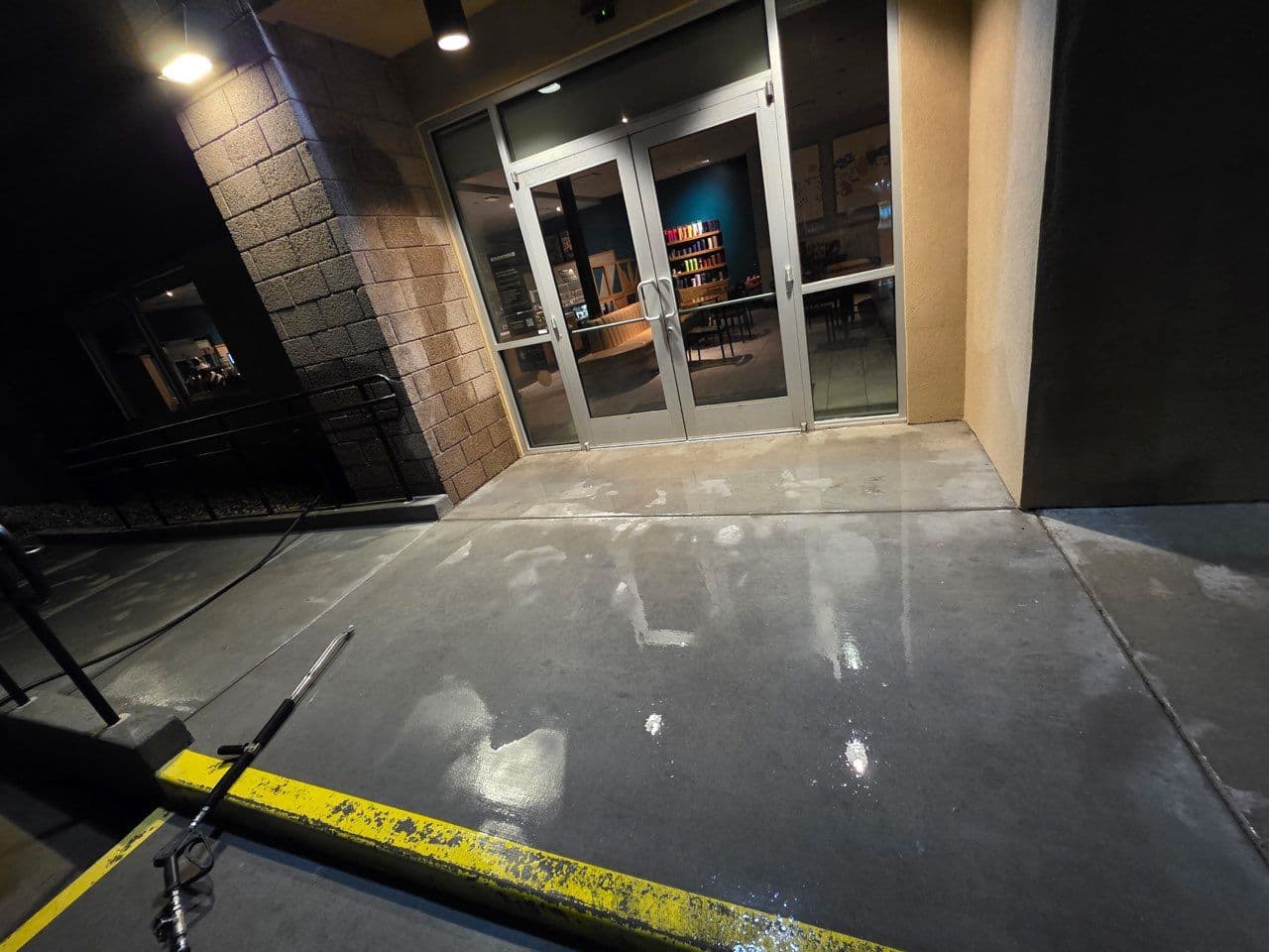 Gallery photos for Starbucks Exterior Nighttime Pressure Wash: Image #1