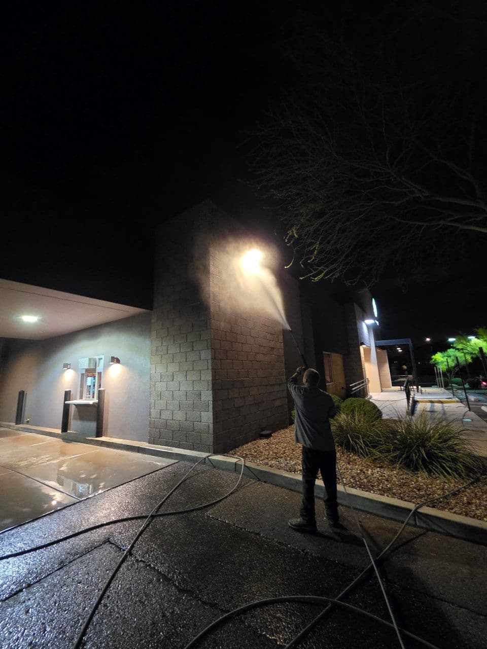 Gallery photos for Starbucks Exterior Nighttime Pressure Wash: Image #3